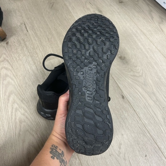 Nike Women’s Revolution 6 Black Running Shoes - Picture 5 of 6